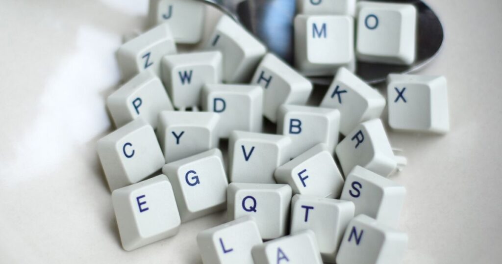 DuolingoとTOEICのスコア目安を確認するイメージ画像